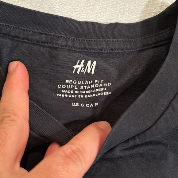 H & M Black t-shirt Size S //Everyday Essentials Lemonade Black t shirt size S - Picture 6 of 8